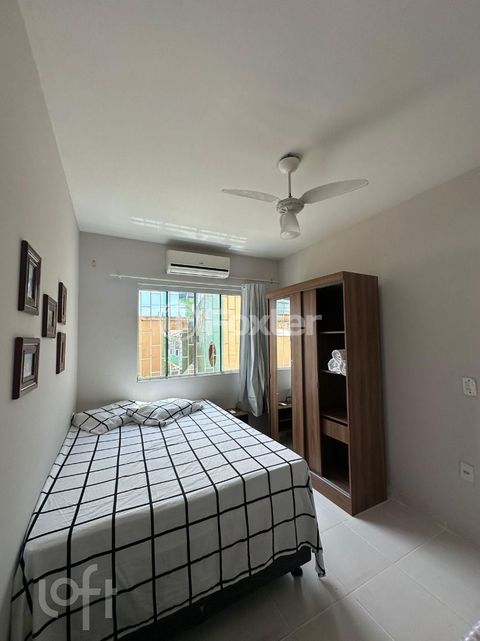 Image 7 - 877515