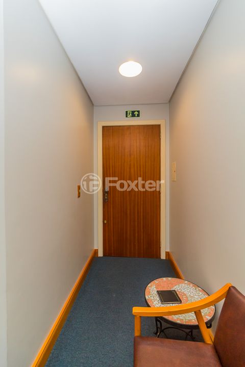 Image 10 - 877521