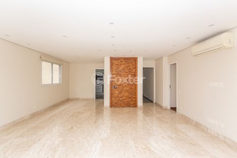 Image 8 - 877532