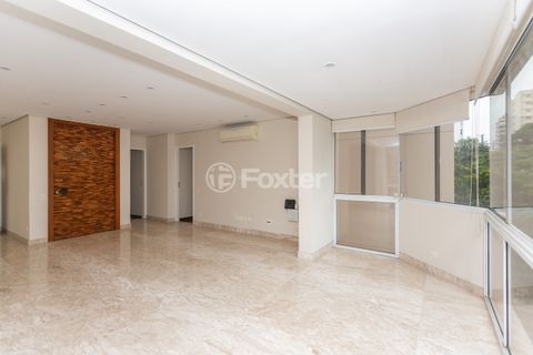 Image 7 - 877532