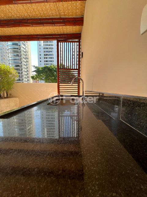 Image 6 - 877532