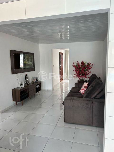 Image 17 - 877533
