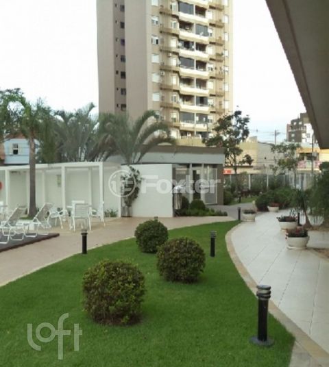 Image 7 - 877536