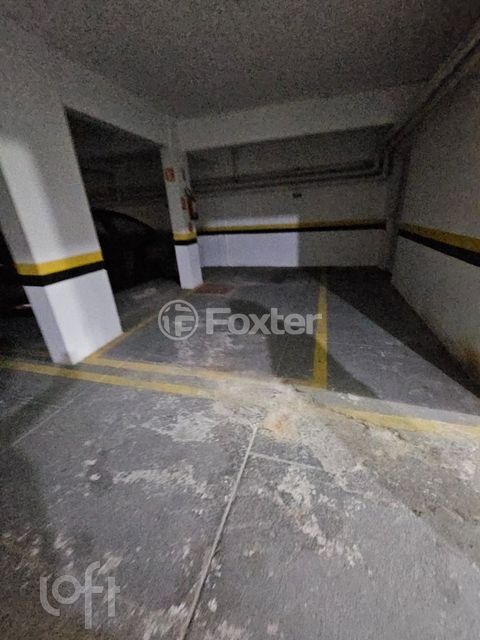 Image 5 - 877539