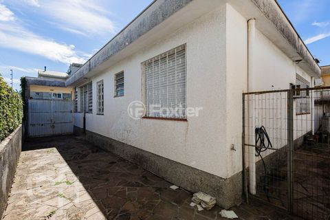 Image 17 - 877541