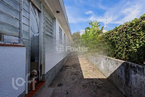 Image 15 - 877541