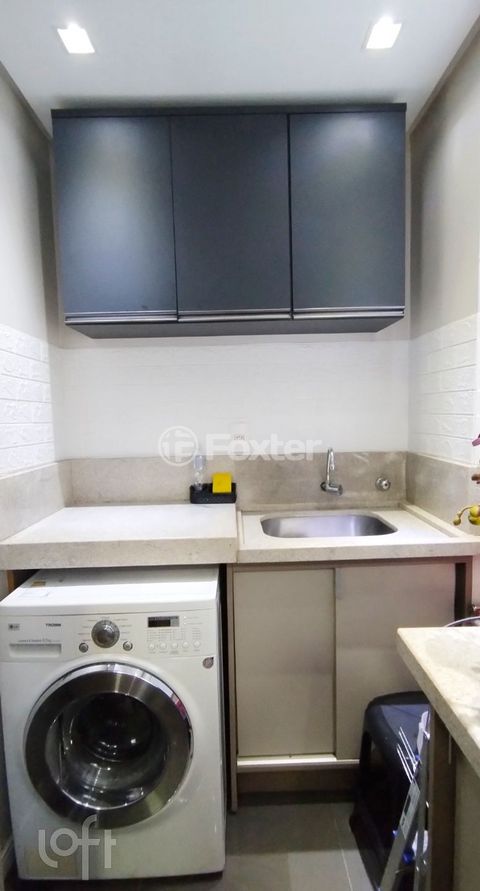 Image 7 - 877572