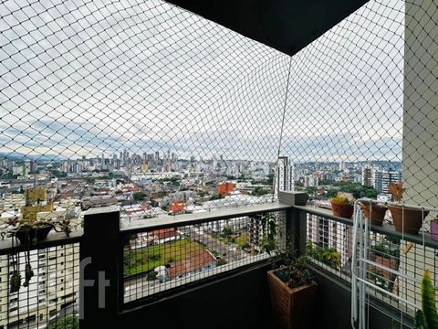 Image 12 - 877573