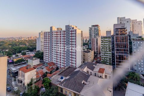 Image 16 - 877574