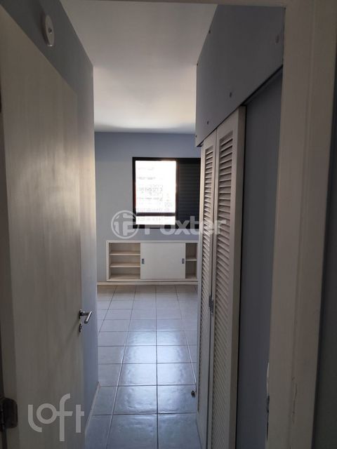 Image 3 - 877574