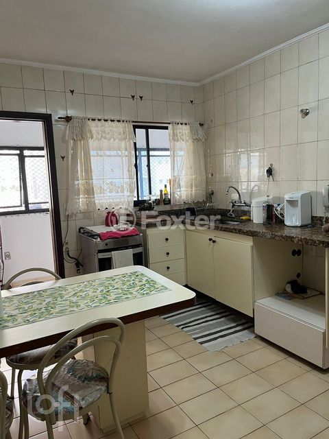 Image 1 - 877605