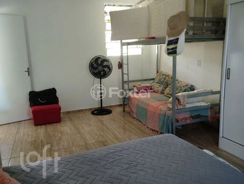 Image 7 - 877611