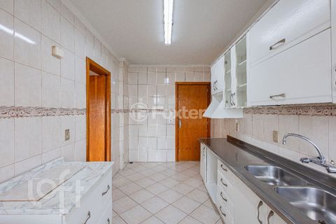 Image 17 - 877651