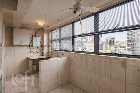 Image 18 - 877651