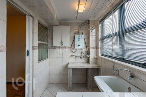 Image 19 - 877651