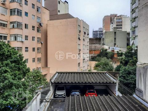 Image 11 - 877677