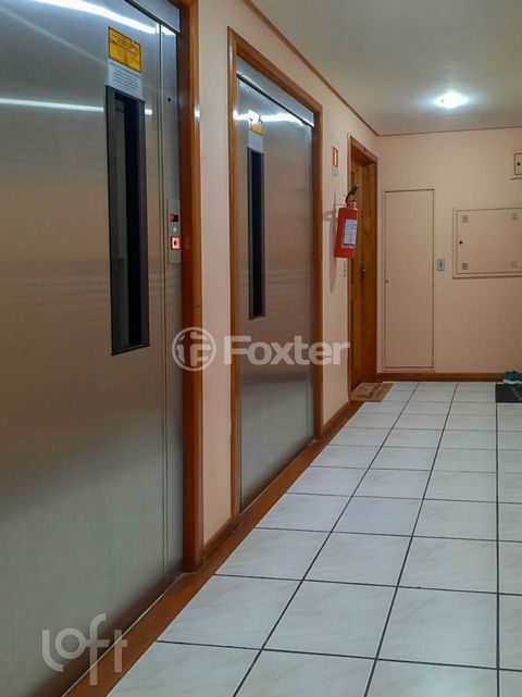 Image 5 - 877677