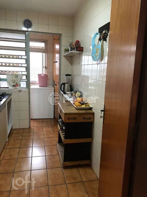 Image 13 - 877680