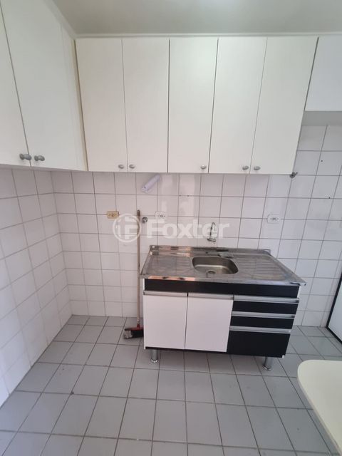 Image 1 - 877682