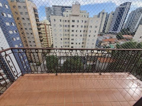 Image 10 - 877682