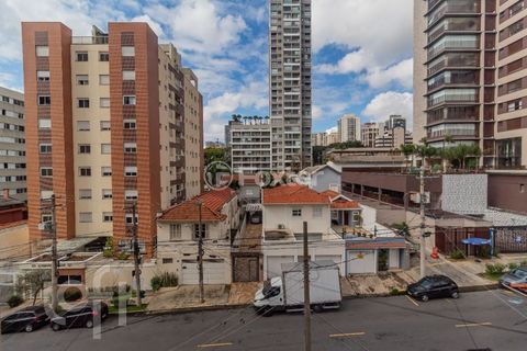Image 8 - 877685