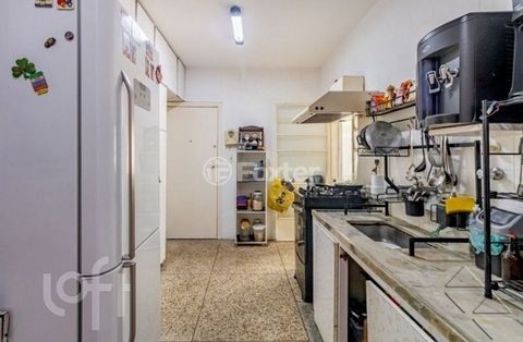 Image 3 - 877685