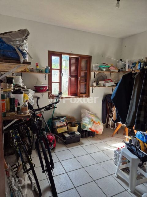 Image 8 - 877692