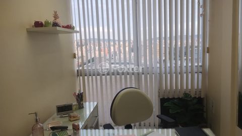 Image 7 - 877693