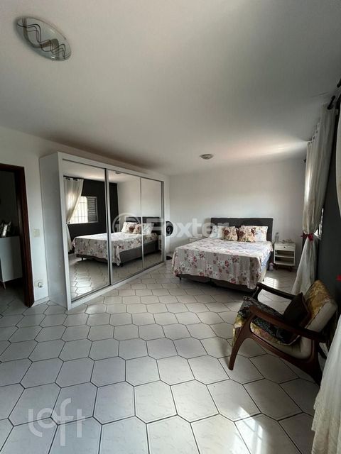 Image 9 - 877694