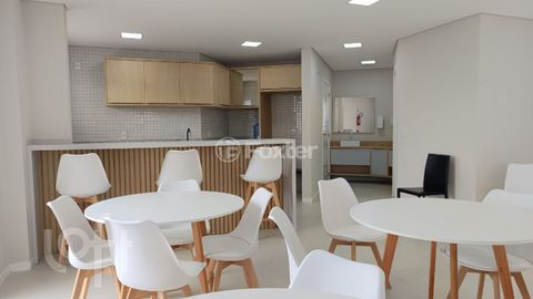 Image 10 - 877695