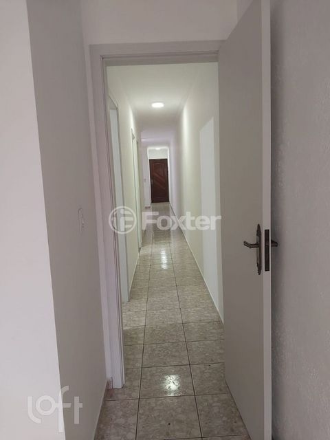 Image 11 - 877705
