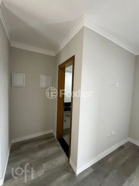 Image 9 - 877707