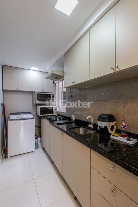 Image 19 - 877715