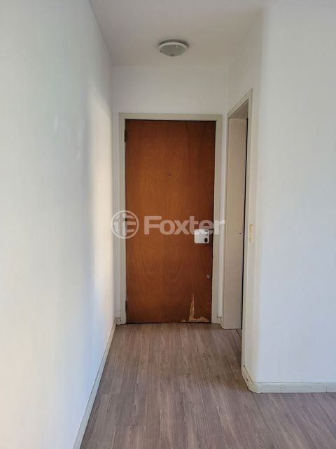 Image 5 - 877717
