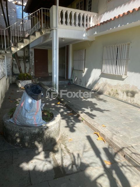 Image 8 - 877730