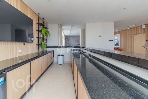 Image 16 - 877732