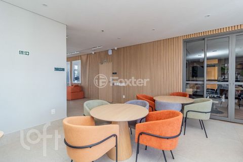 Image 17 - 877732