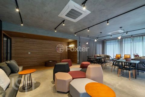 Image 10 - 877736