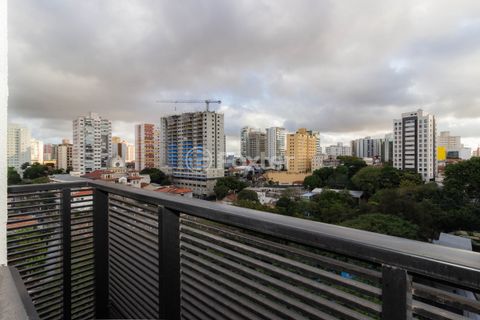Image 11 - 877738