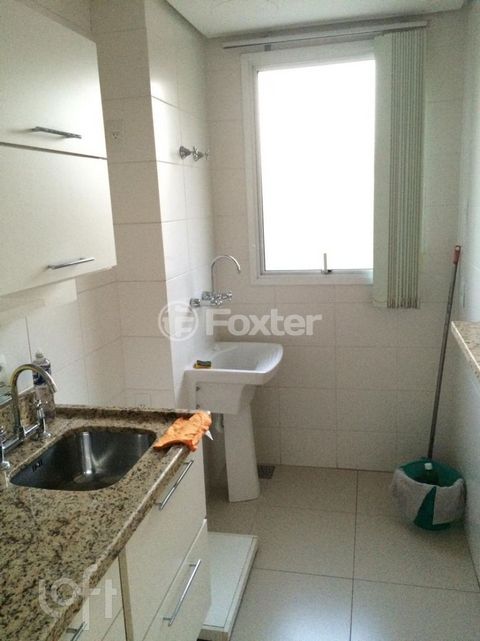 Image 7 - 877742
