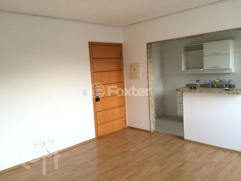 Image 6 - 877742