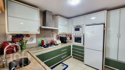 Image 11 - 877743