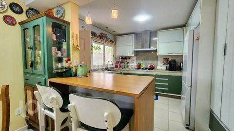 Image 9 - 877743