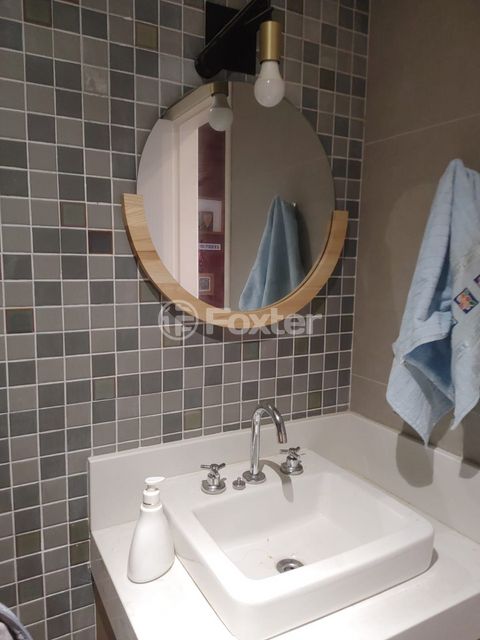 Image 4 - 877746