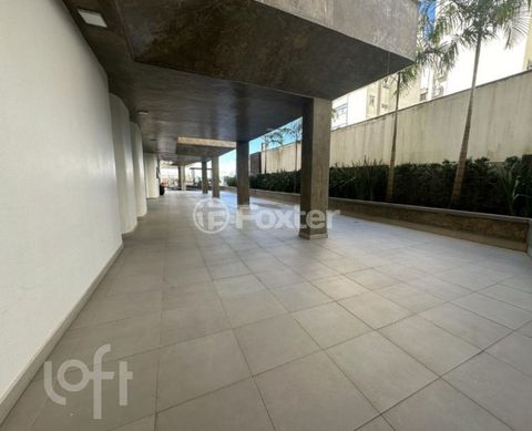 Image 17 - 877756