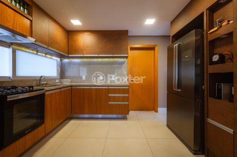 Image 10 - 877782