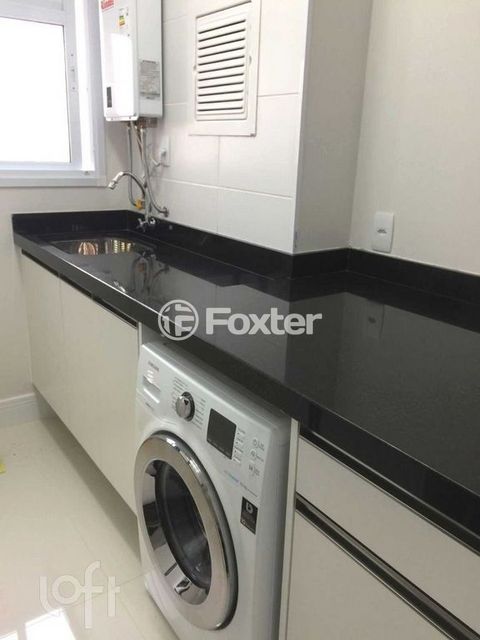 Image 10 - 877851
