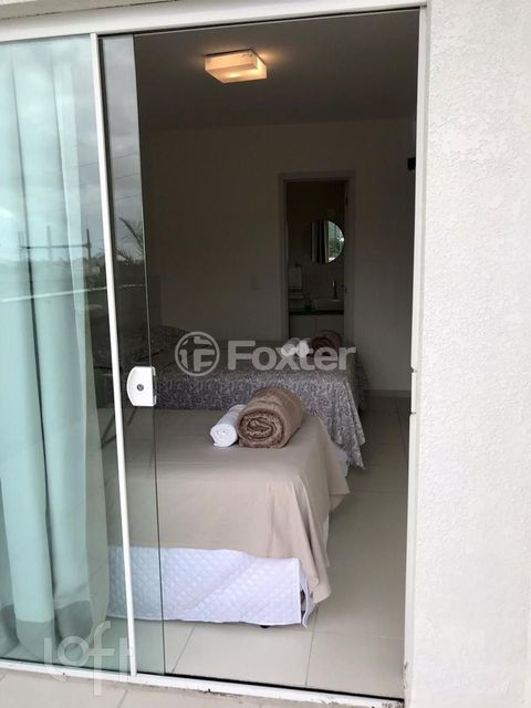 Image 10 - 877854