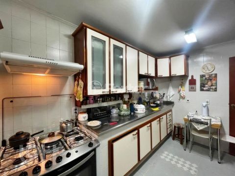 Image 12 - 877856