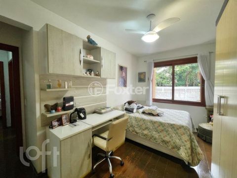 Image 7 - 877856